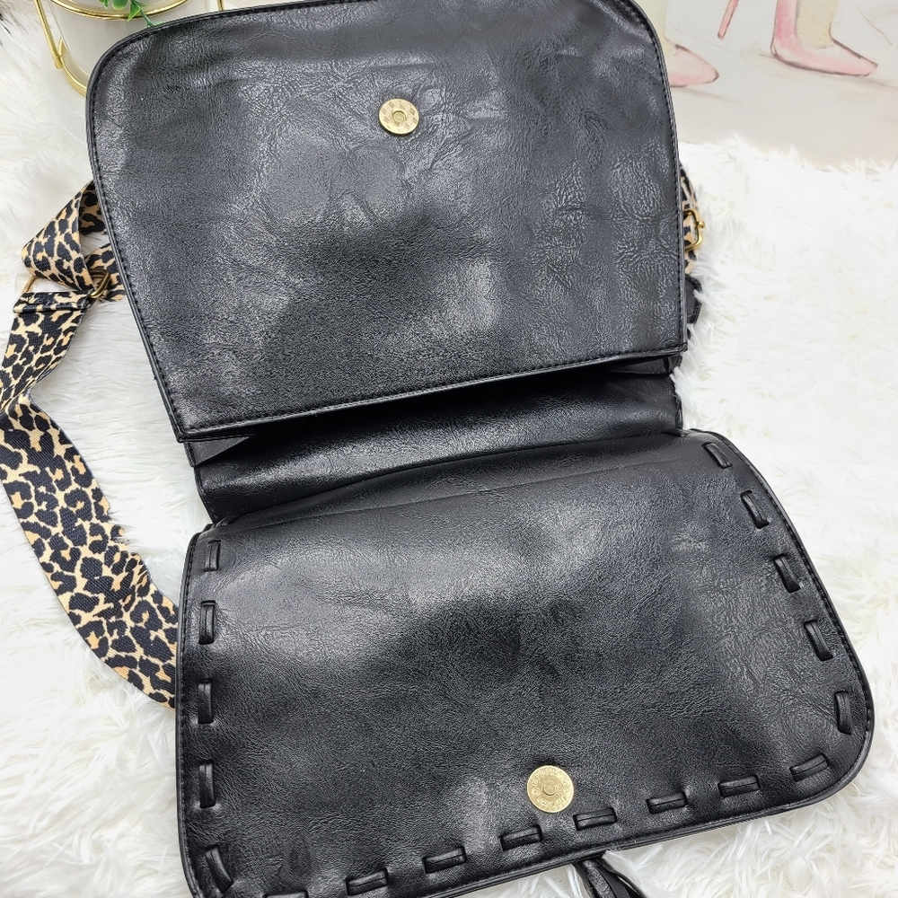 Vegan Saddle Crossbody Bag - Picture 4 of 5